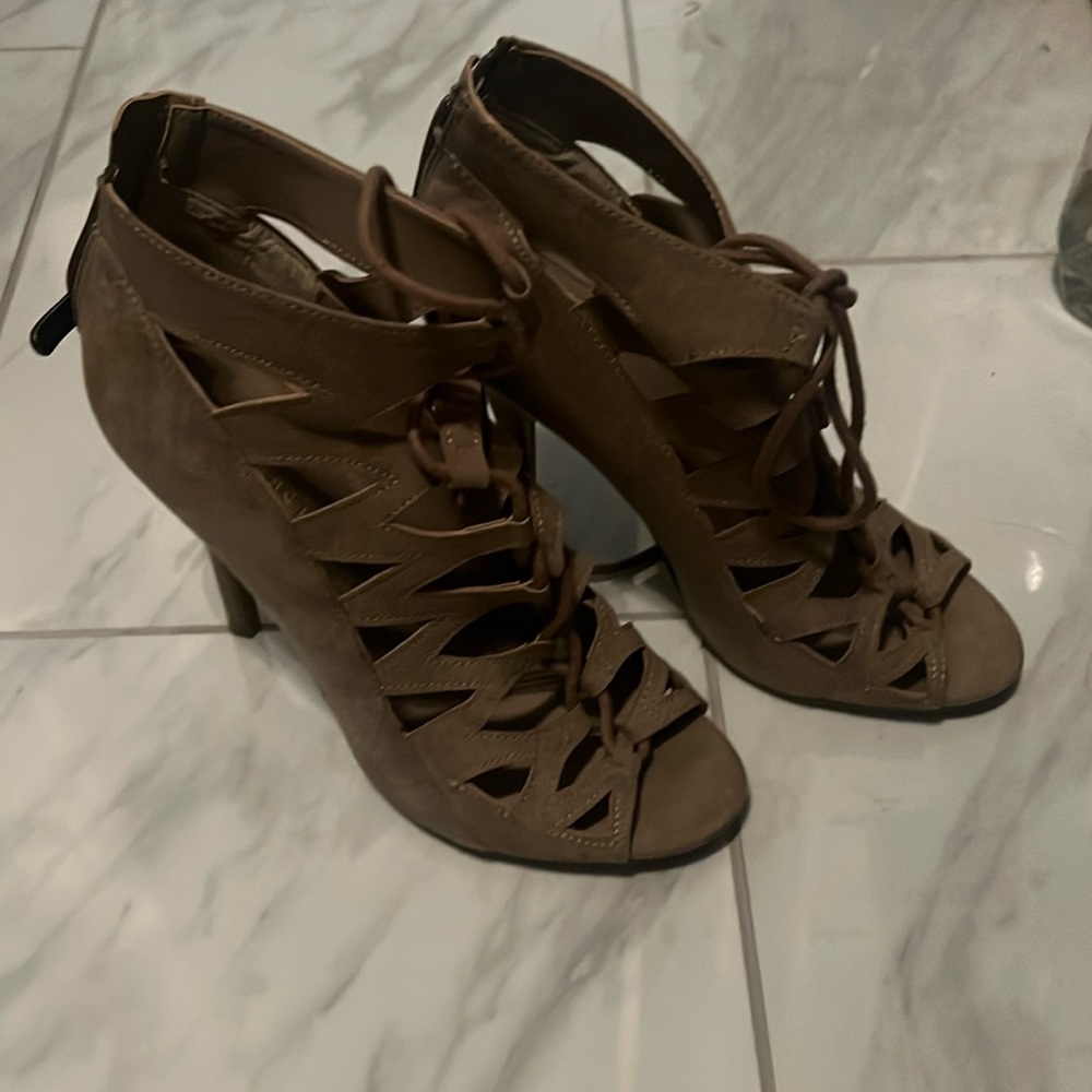 Chinese Laundry Tan Suede Open Toed Boot Size 9M